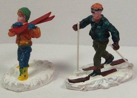 2 Skiiers 2-1/4 in. train figures :