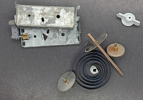 Vintage toy windup parts and pieces with winder 2-1/8 x 13/16"