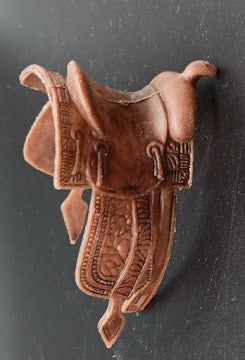 Western style toy horse saddle : Marx Hartland?  3-1/4" x 1-3/4"