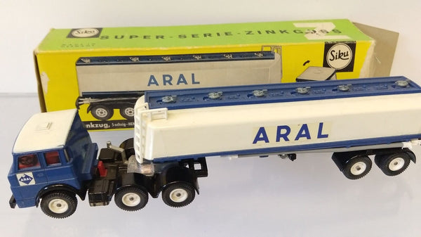 Siku Vintage ARAL Oil Tanker Diecast model.  Amazing detail. V288 Tankerstelle
