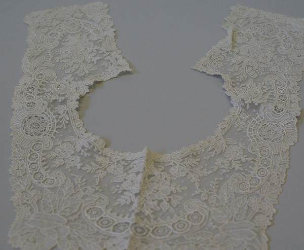 Antique handmade lace Victorian Hand Made Lace collar.