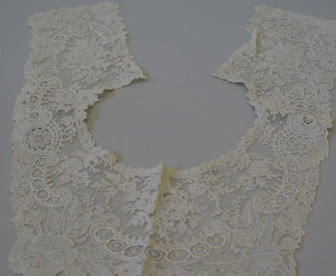 Antique handmade lace Victorian Hand Made Lace collar.