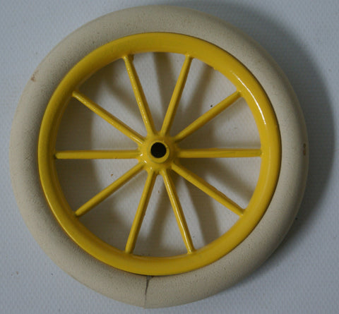 1904 Oldsmobile Yelow Cast hub with tire.